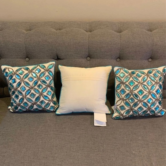 Pillows - Picture 2 of 7